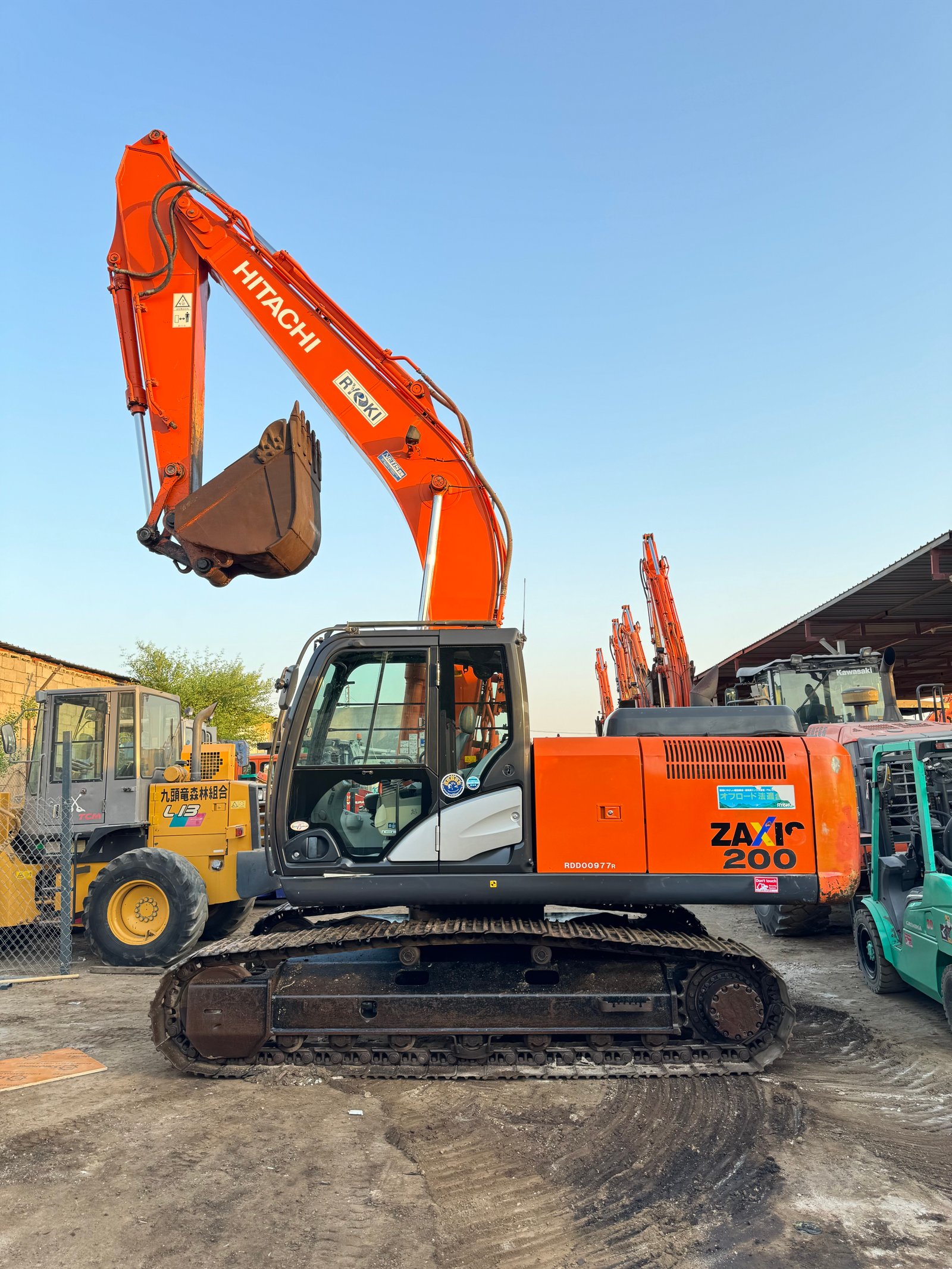 حفار هيتاشي ZX200-5B 2015