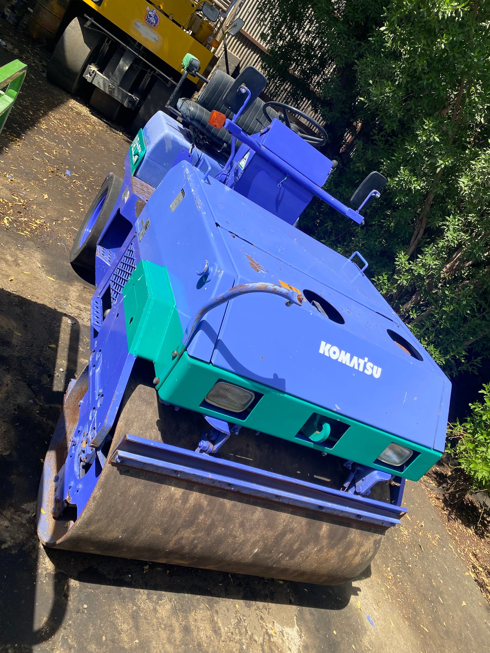 حادلة كوماتسو ستيل تاير3طن 2010